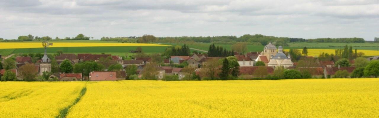 Campagne française proche Nigloland