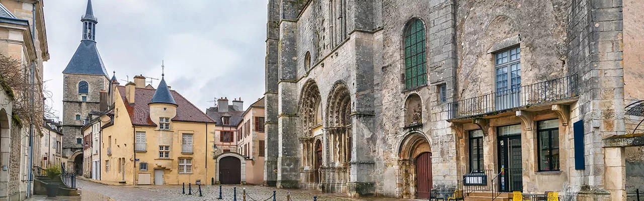 Hôtels Avallon Campanile