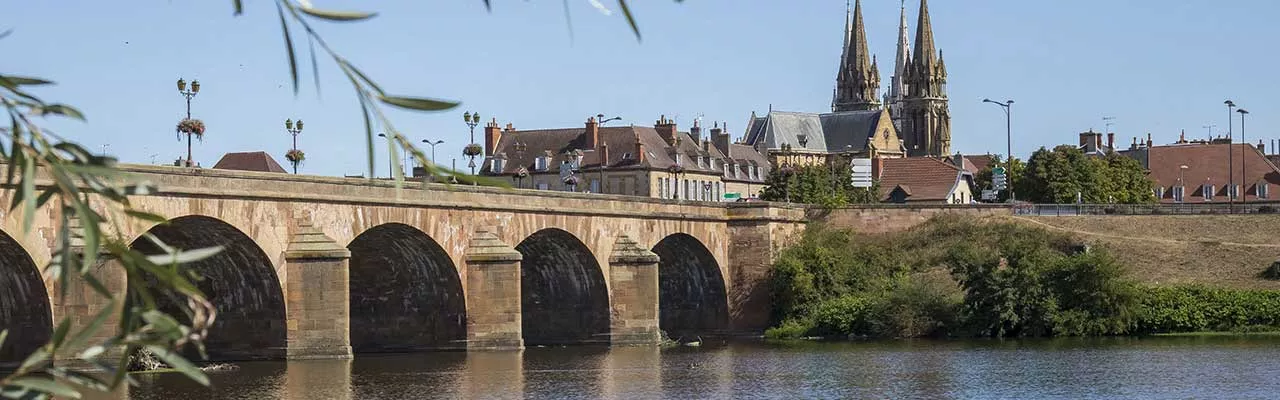 Hôtels Moulins Campanile