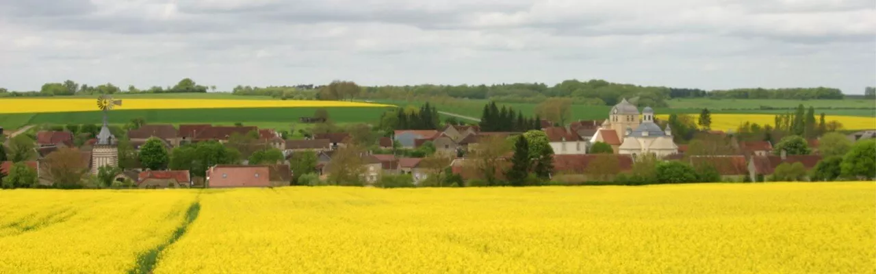 Campagne française proche Nigloland