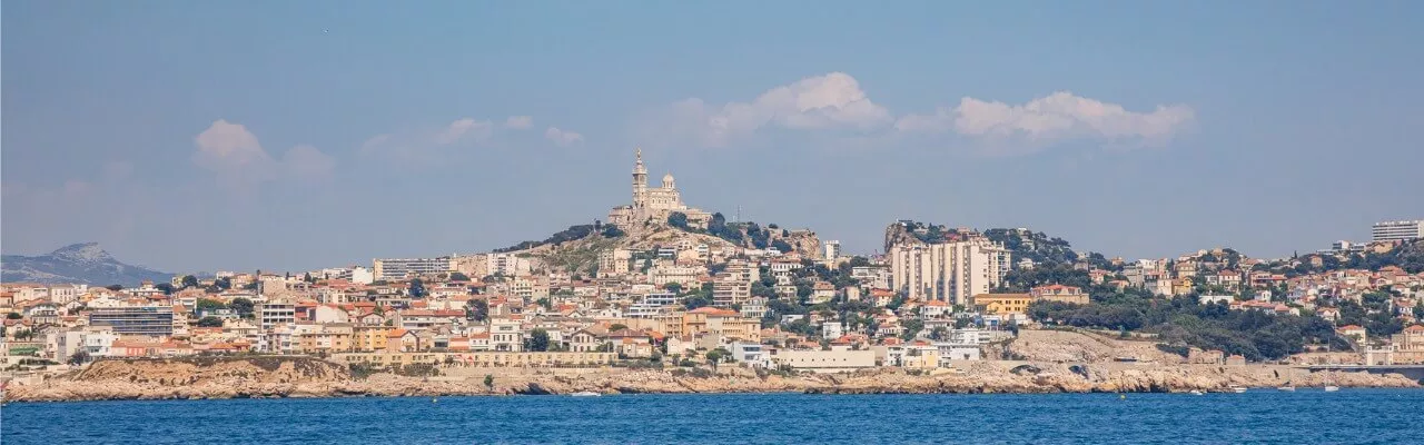 Vue de marseille depuis la mer