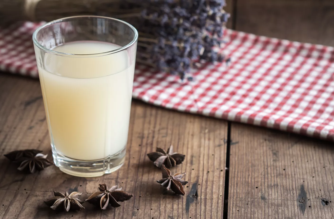 L'histoire du pastis, la boisson phare de Marseille