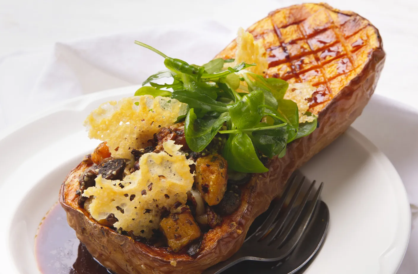 Butternut rôtie farcie aux champignons : le plat réconfortant et léger pour bien commencer l’année