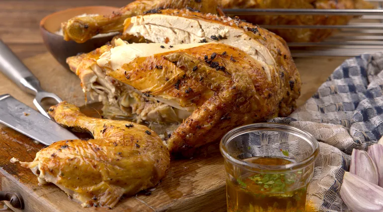 Une recette pour attendre les beaux jours : le poulet à la citronnelle, gingembre et piment d’Espelette, riz parfumé à la noix de coco