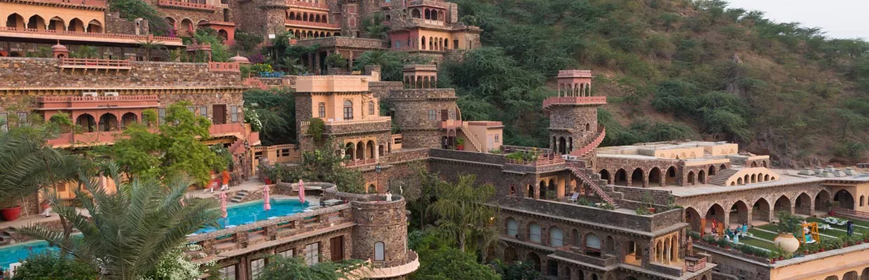 Hotels Golden Tulip in Neemrana